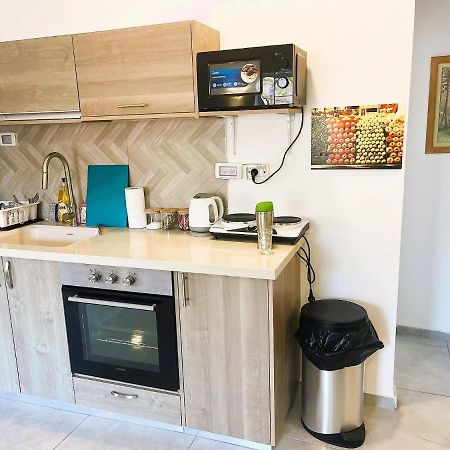 A Cozy 2Bdrm Home In Wadi-Nisnas ハイファ エクステリア 写真