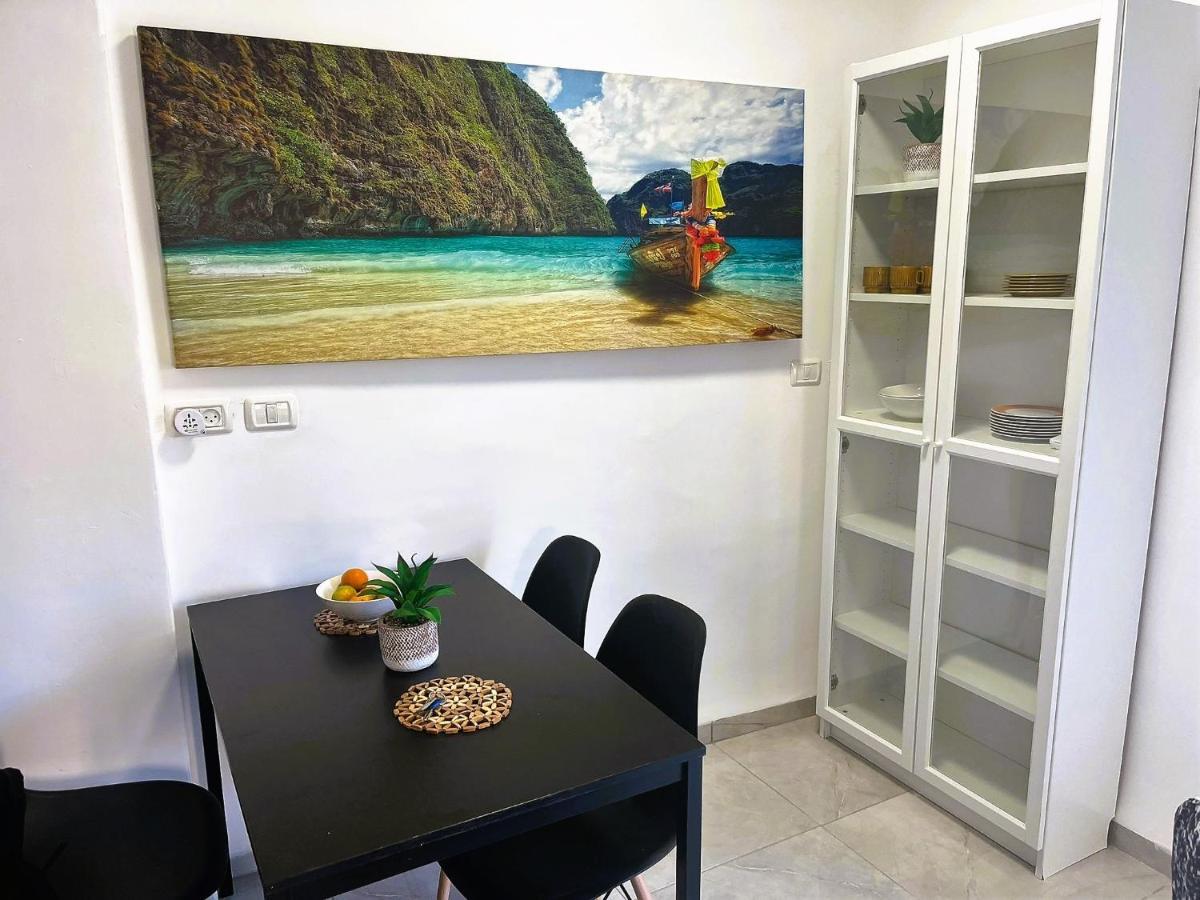 A Cozy 2Bdrm Home In Wadi-Nisnas ハイファ エクステリア 写真