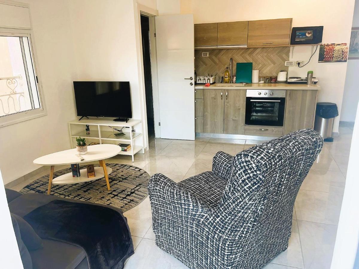 A Cozy 2Bdrm Home In Wadi-Nisnas ハイファ エクステリア 写真